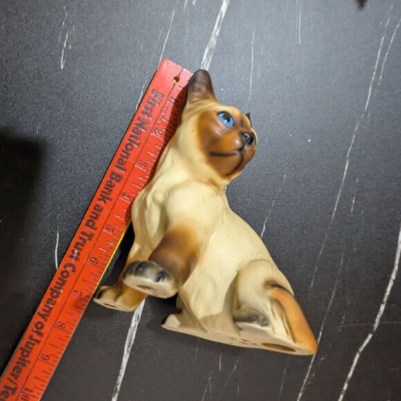 Vintage Siamese Cat Figurine Blue Eyes Hand-Painted Ceramic Decorative Piece 6" - Picture 8 of 9